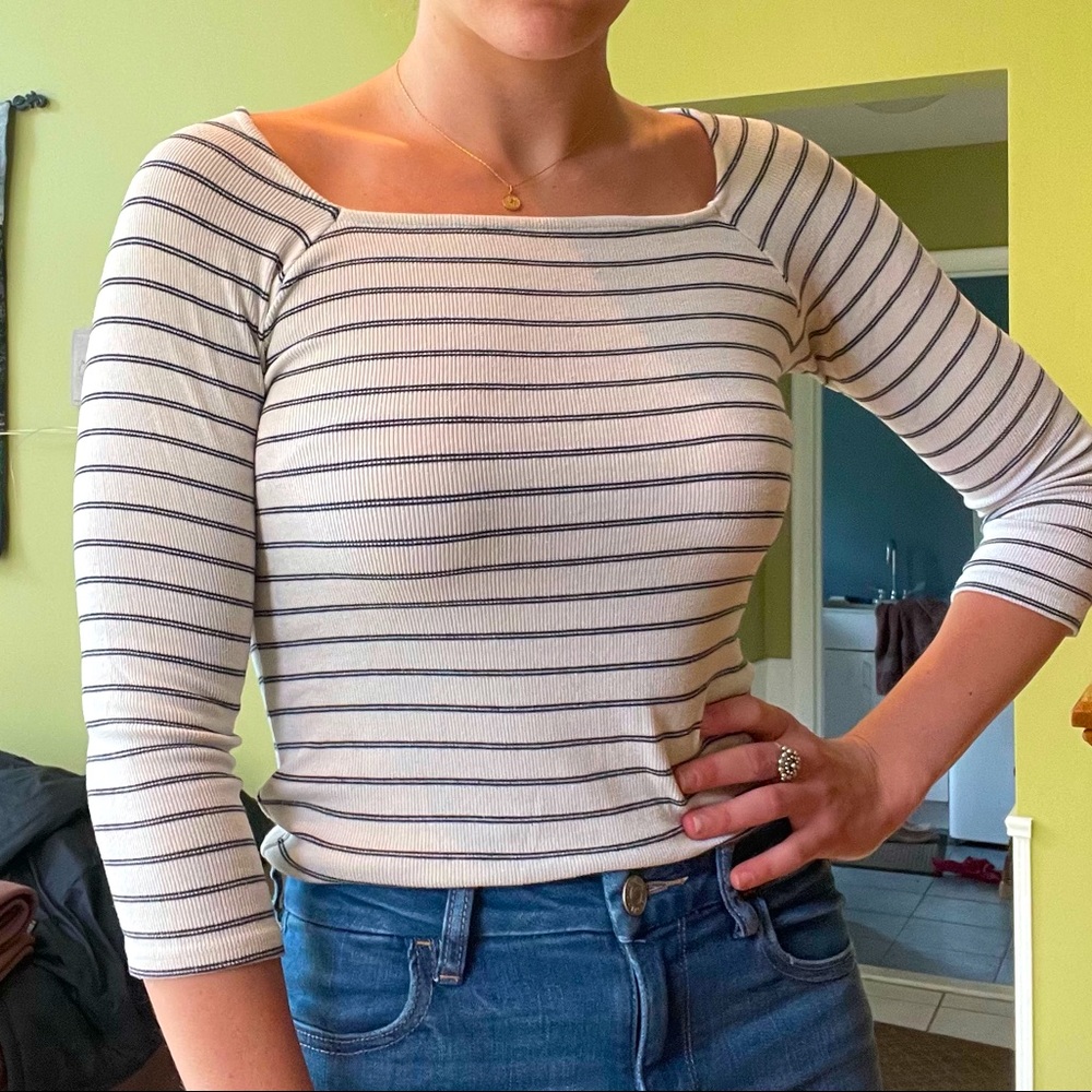 GARAGE super cute shirt!!